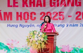 HIỆU TRƯỞNG NGUYỄN THỊ BÍCH HẠNH ĐỌC DIỄN VĂN KHAI GIẢNG