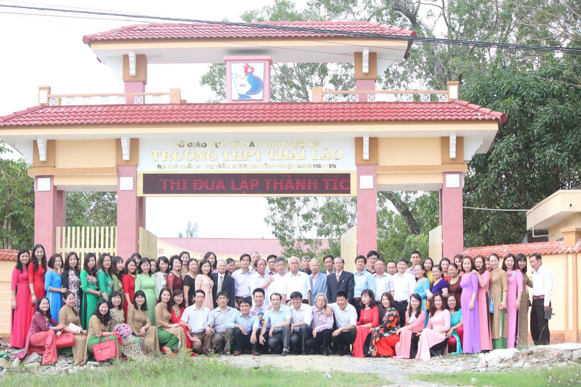 Thế hệ giáo viên Trường THPT Thái Lão